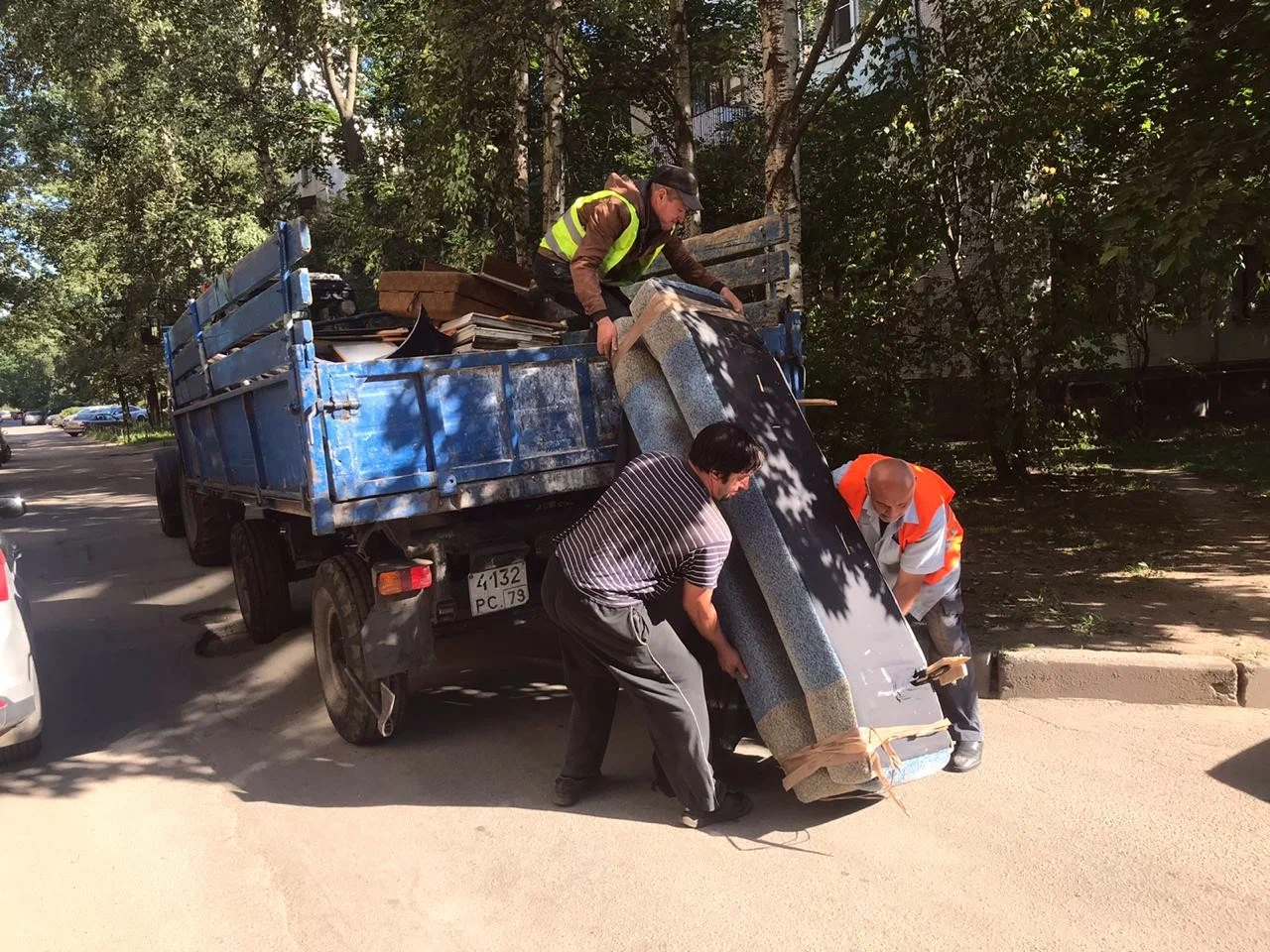 Профессиональный вывоз крупногабаритного мусора в Донецке в октябре