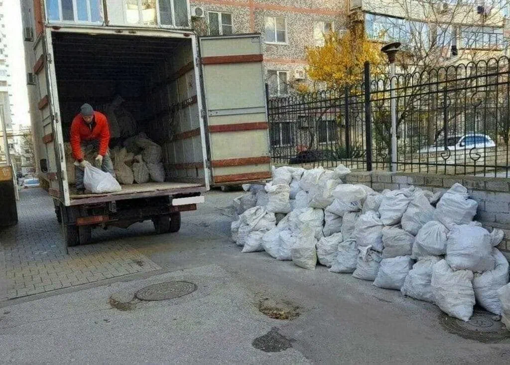 Вывоз мусора после переезда в Донецке в октябре