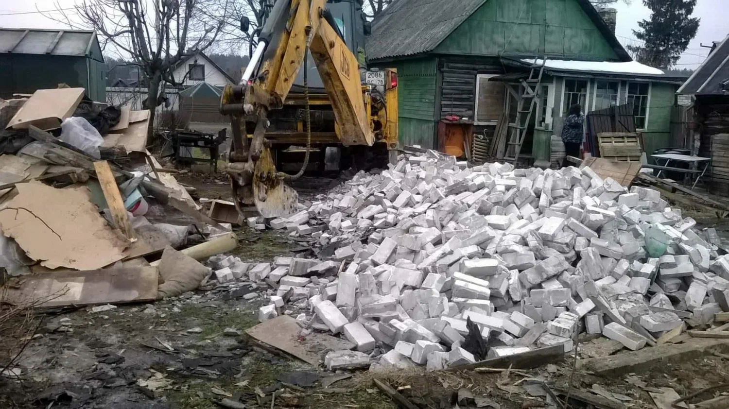 Вывоз мусора после сноса здания в Донецке от ПроМусор – цена от 5474 руб., утилизация и уборка стройотходов