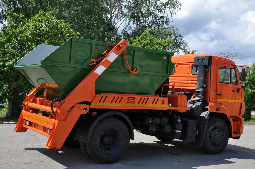Заказ бункеровоза для вывоза мусора и отходов в Донецке в октябре