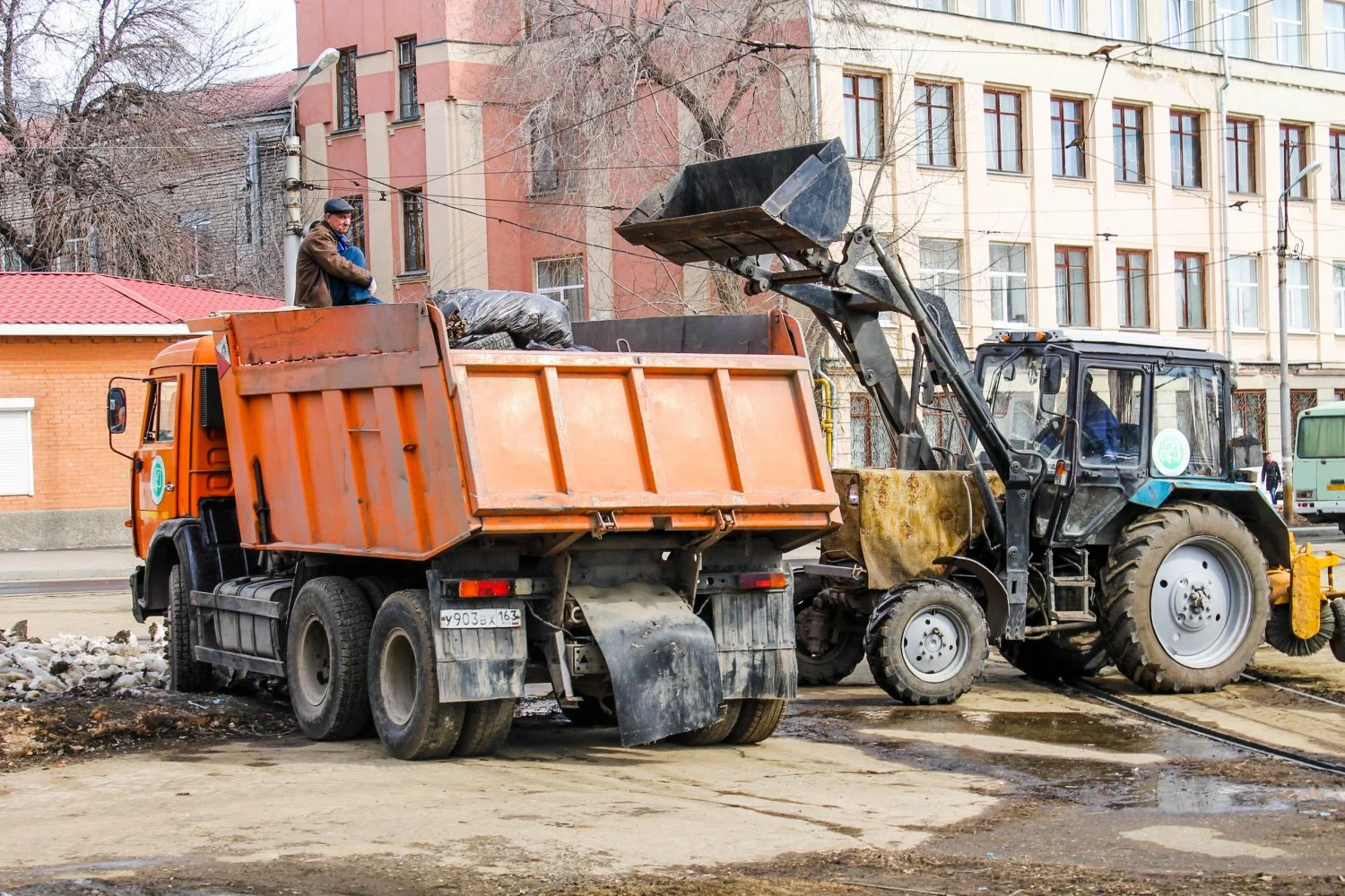 Вывоз мусора Камазом в Донецке – аренда и заказ Камаза 10 тонн от 2573 руб. в ПроМусор