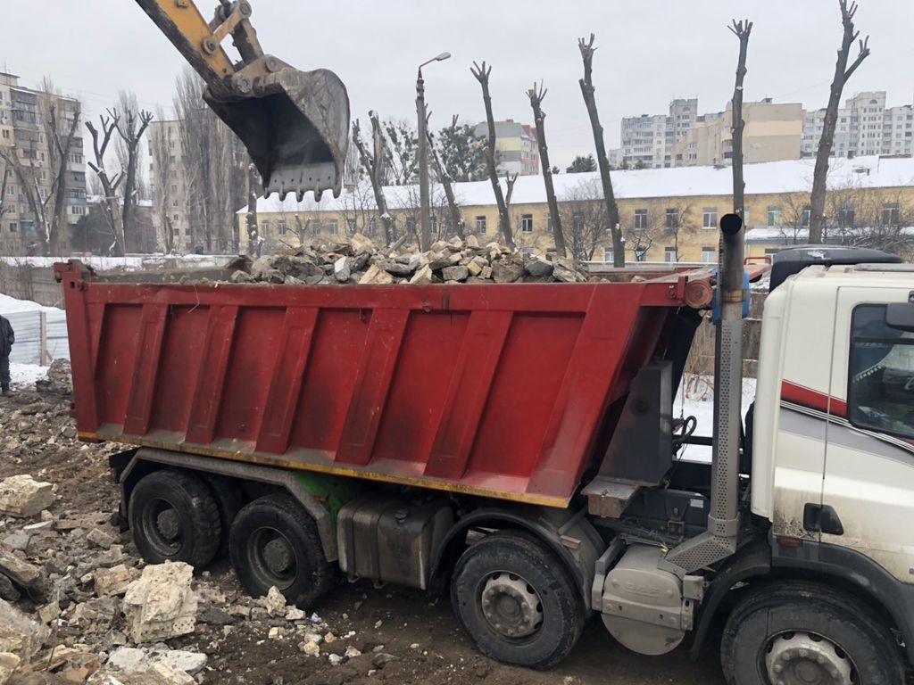 Вывоз мусора Камазом в Донецке в октябре