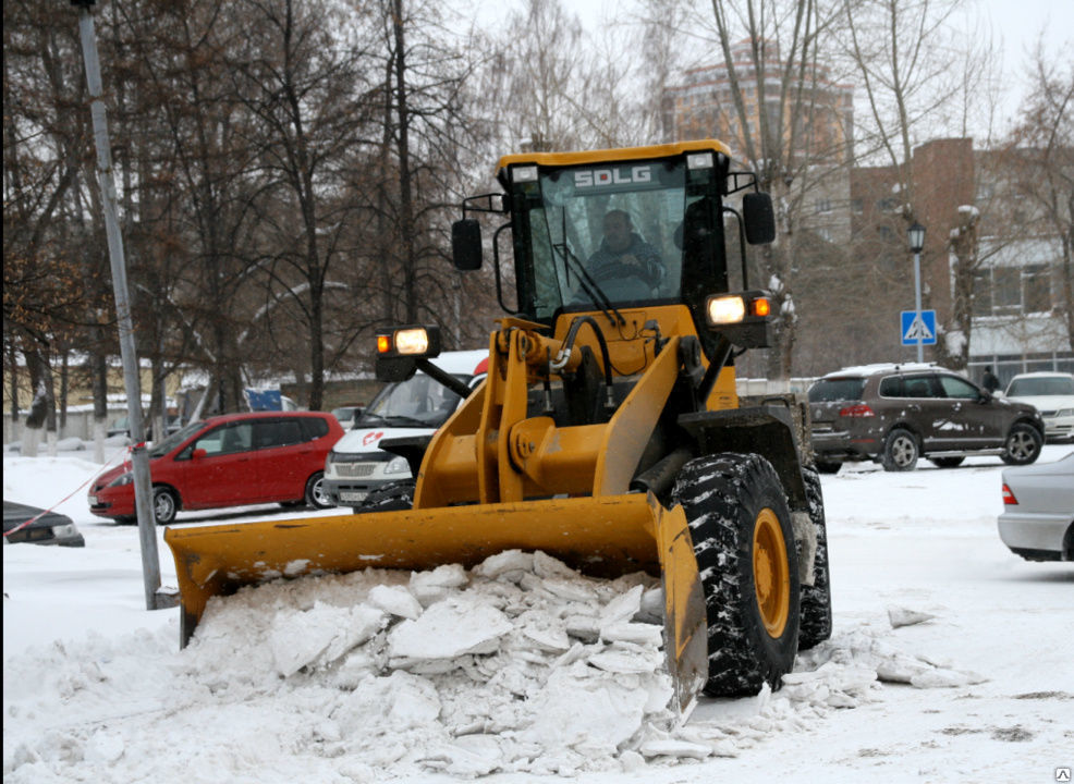 Аренда трактора для уборки снега в Донецке от ПроМусор – цена от 1095 руб., быстро и недорого