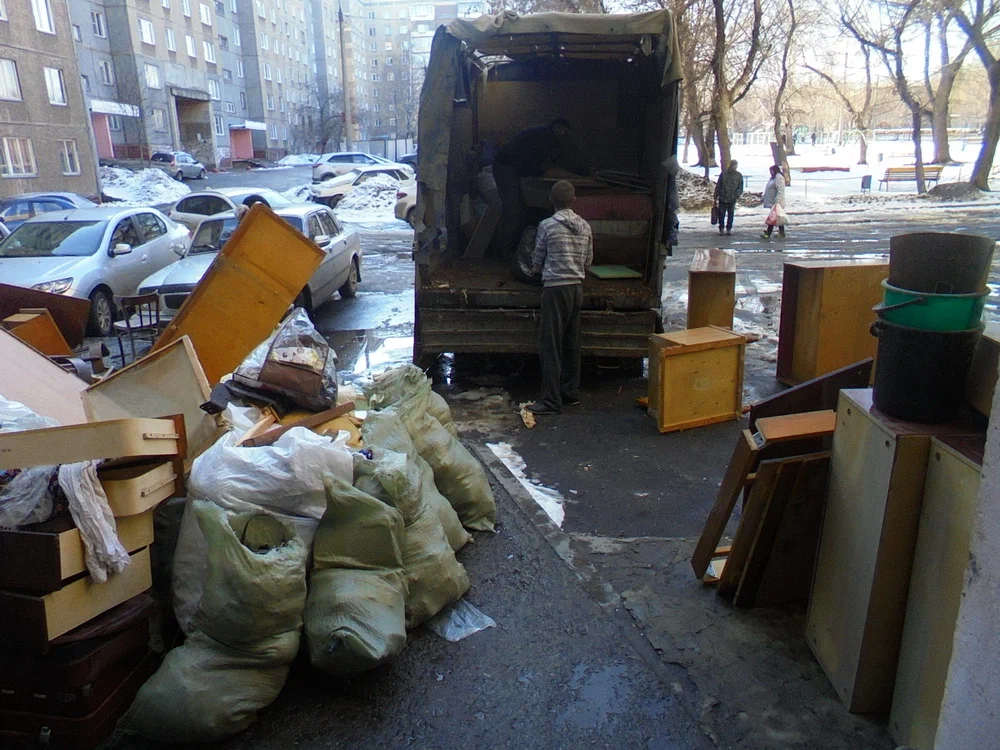 Вывоз мусора из подвала с утилизацией в Донецке в октябре